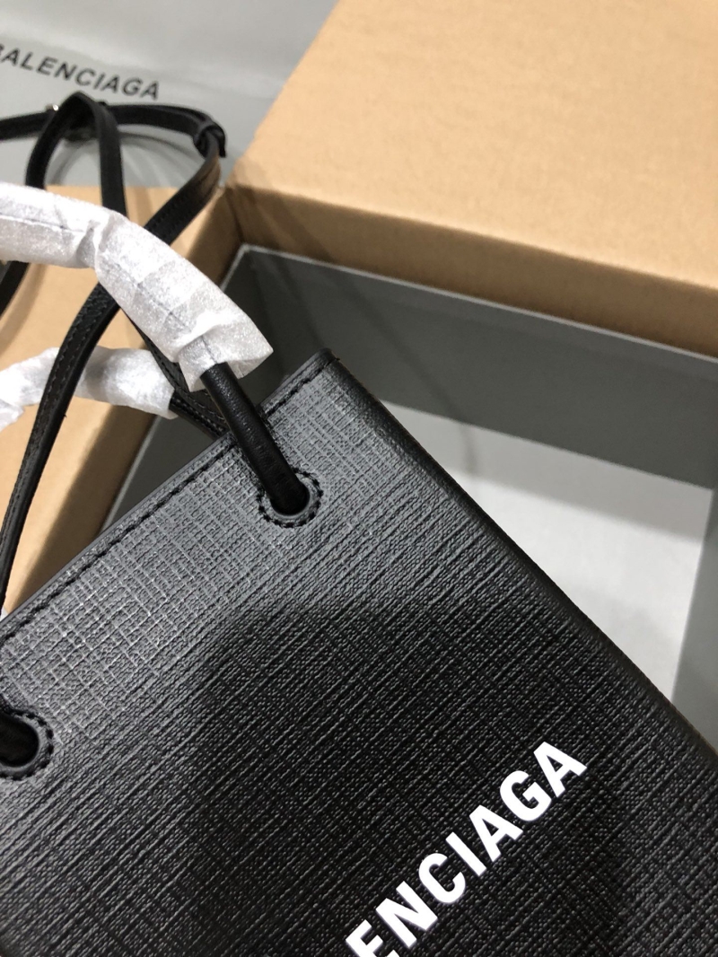 Ba1en*iaga shopping bags